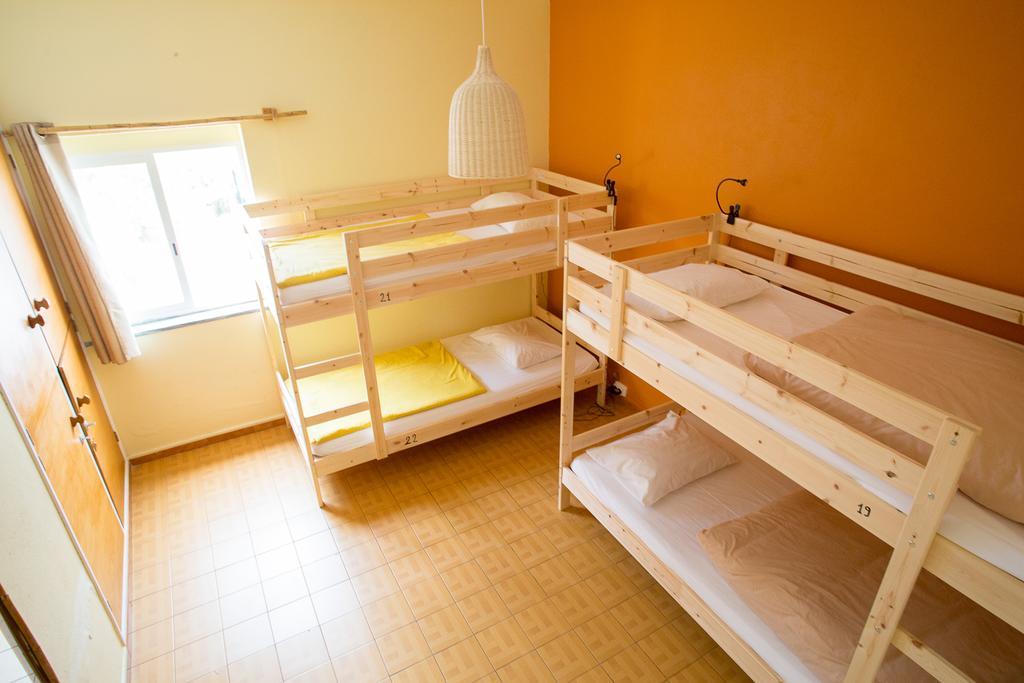 Good Feeling Hostel & Guest House Raposeira  ภายนอก รูปภาพ