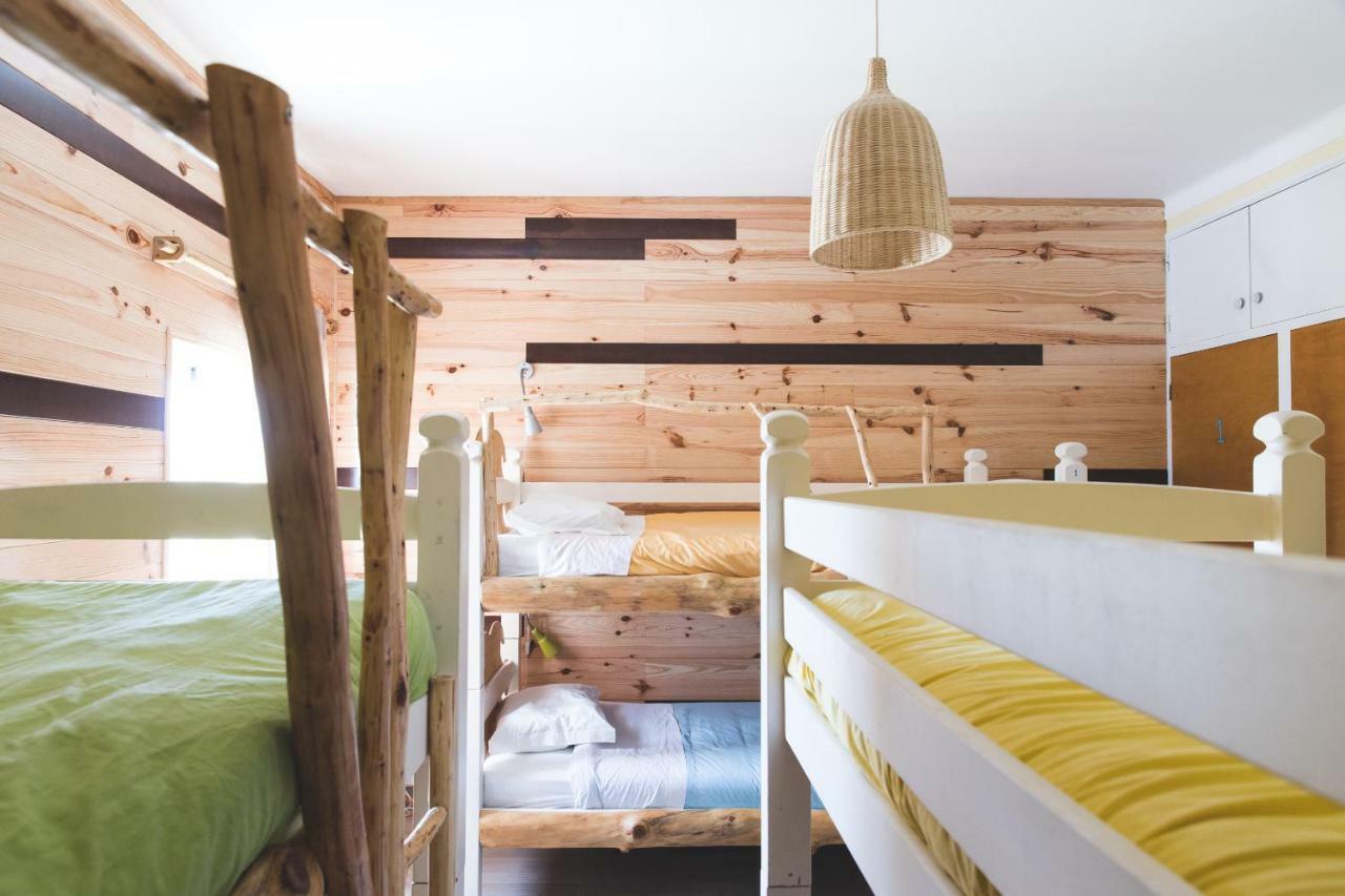 Good Feeling Hostel & Guest House Raposeira  ภายนอก รูปภาพ