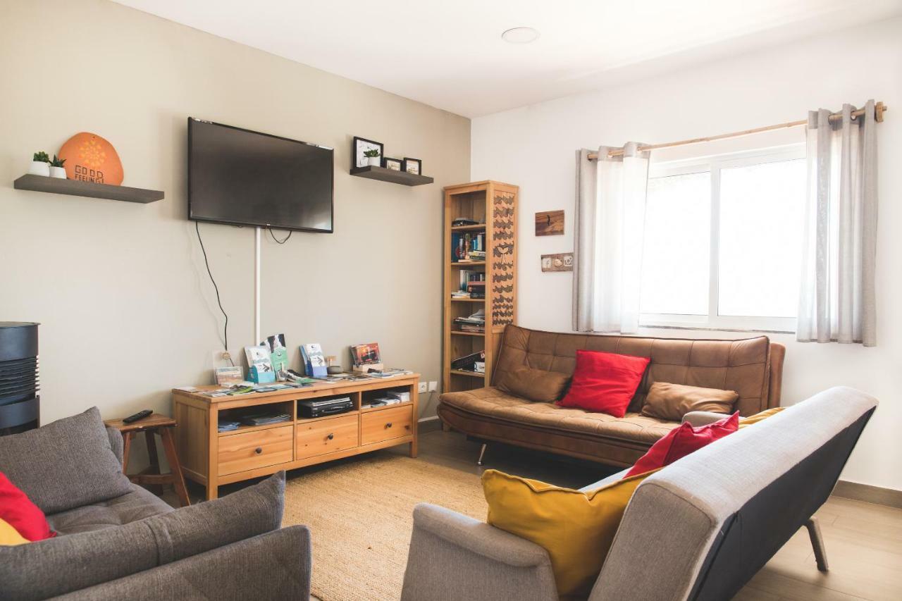Good Feeling Hostel & Guest House Raposeira  ภายนอก รูปภาพ