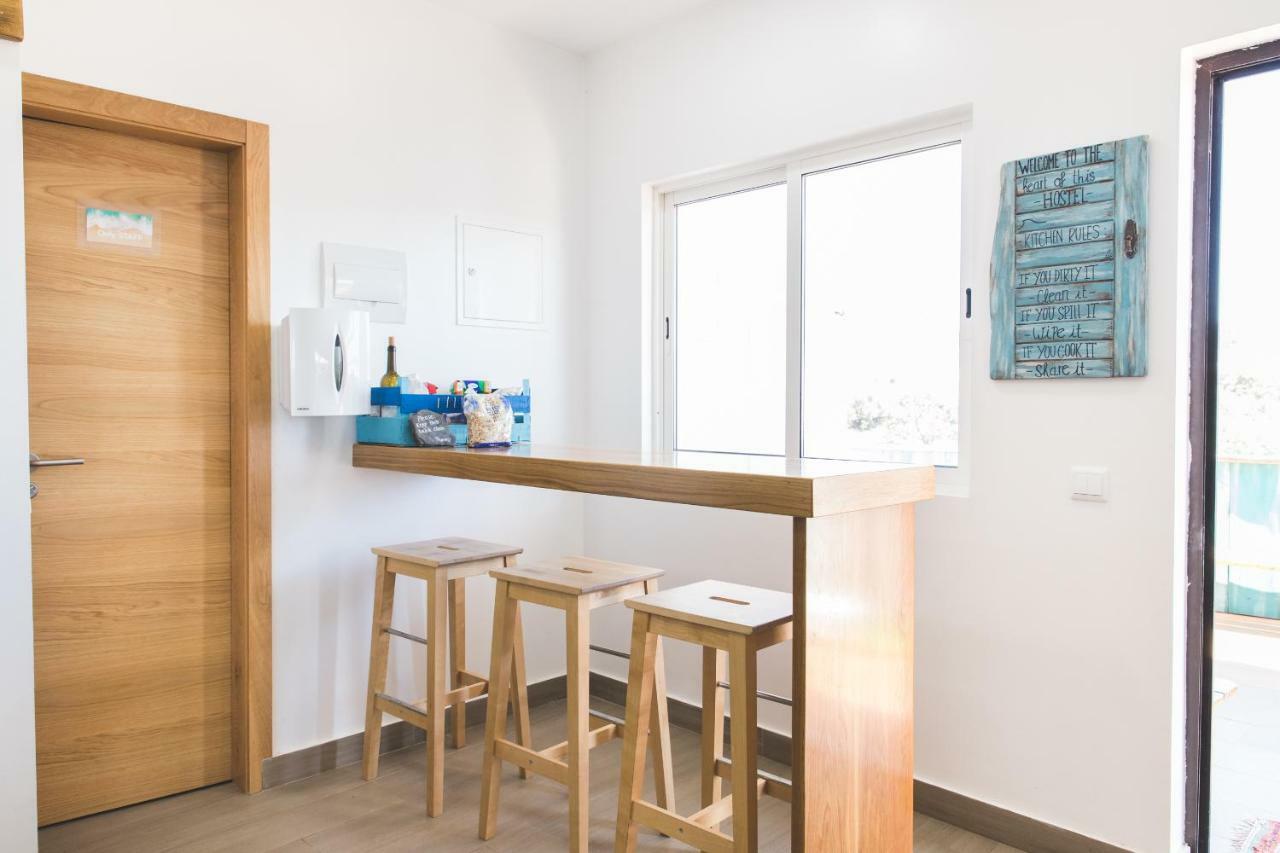 Good Feeling Hostel & Guest House Raposeira  ภายนอก รูปภาพ