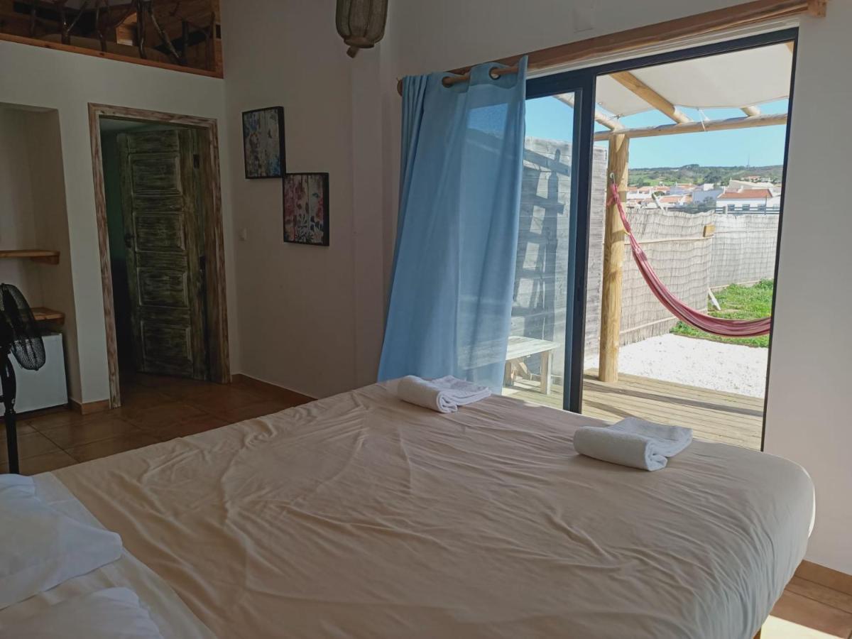 Good Feeling Hostel & Guest House Raposeira  ภายนอก รูปภาพ